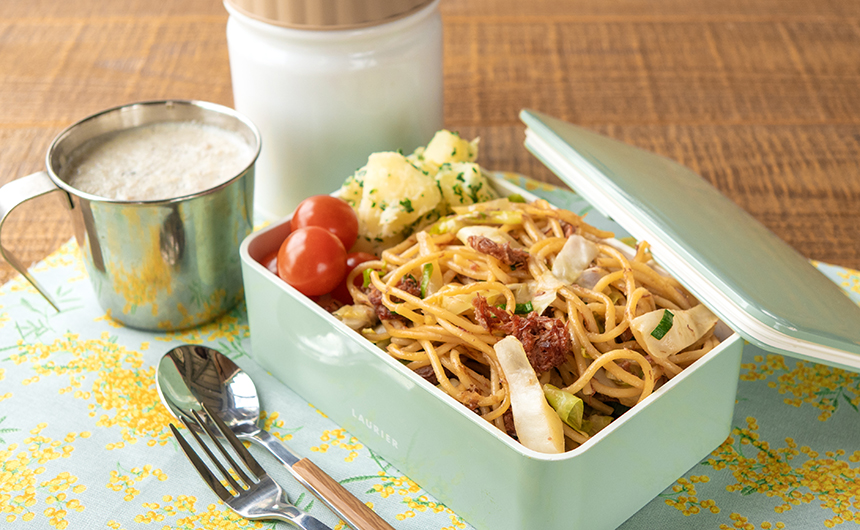 <span>変わりパスタ</span>コンビーフとキャベツの和風スパゲッティ弁当