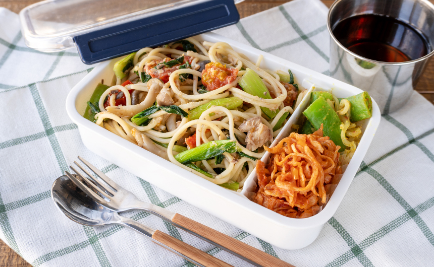 今週のお弁当：<span>あまりがちな食材を活用</span>小松菜サバ缶スパゲッティ弁当