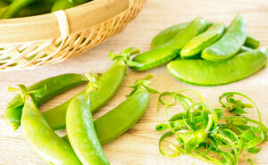 図解 スナップえんどうの筋のとり方